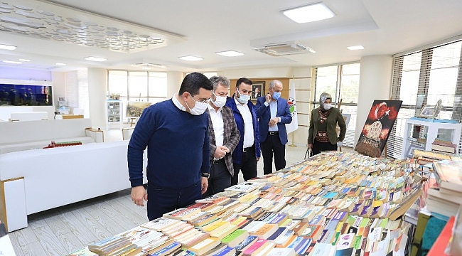 AK Parti'den 5 bin kitap bağışı