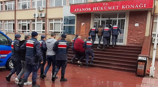Akü hırsızları jandarmadan kaçamadı