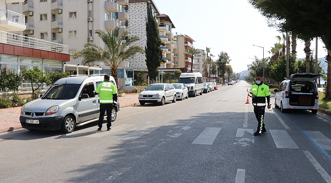 Alanya'da hafta sonu yasağa uymayanlara ceza yağdı