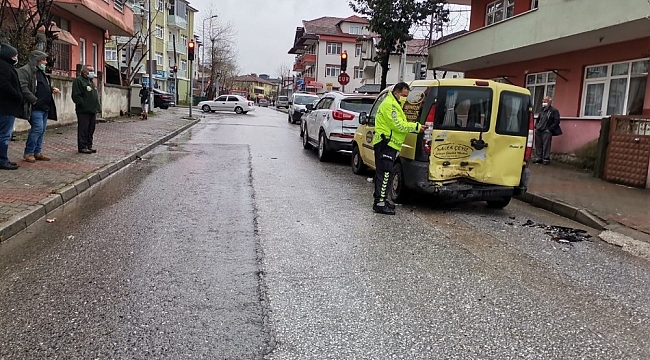 Alkollü sürücü 3 araca çarptıktan sonra olay yerinden kaçtı