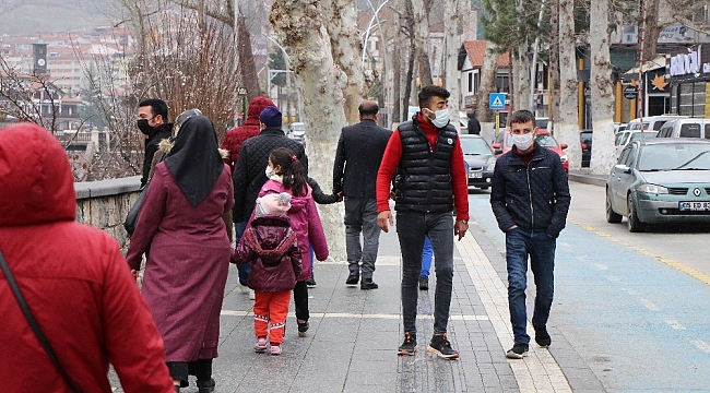 Amasya'da doğum günü kutlaması sonrası aynı aileden 13 kişi korona virüse yakalandı