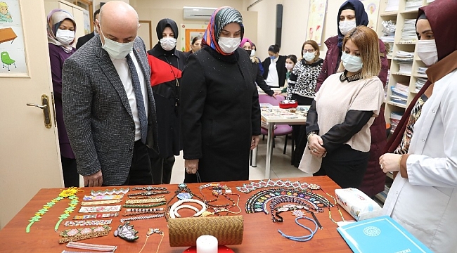 Anneler hem çocuklar birlikte öğreniyor