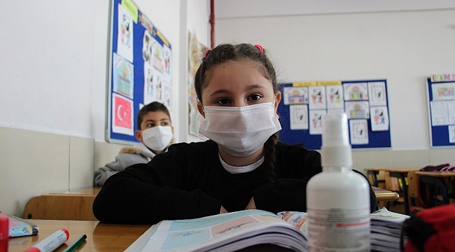 Antalya'da 235 bin öğrenci yüz yüze eğitime başladı
