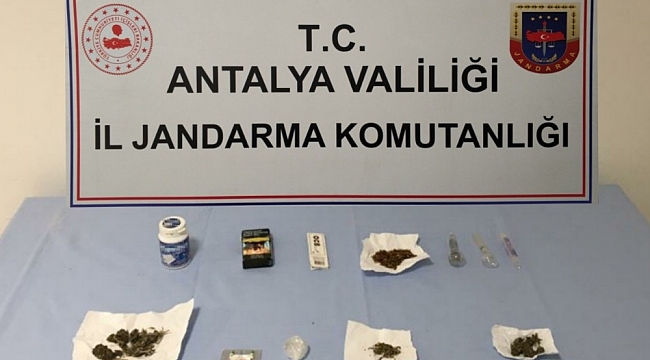Antalya'da ev ve araçta uyuşturucu madde ele geçirildi