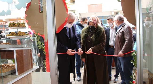 Antep'ten Oltu'ya tatlı getiriyorlar