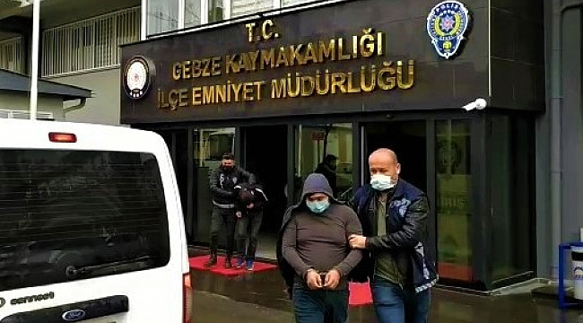 Araçların camını kırıp içindeki ziynet eşyalarını çalan hırsızlar yakalandı