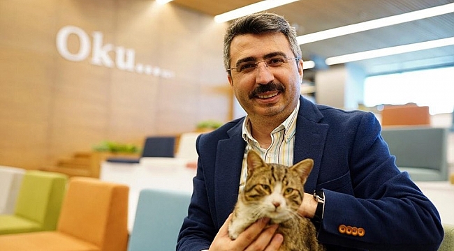 Ayağından yaralanan sevimli kedi belediyeye sığındı