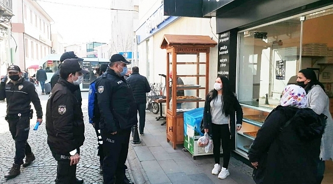 Ayvalık'ta polis pandemi denetimleri için sahada
