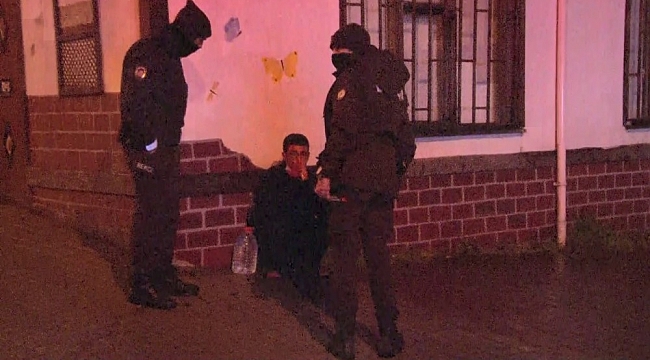 Babası uyuduktan sonra otomobilin anahtarını alan genç kaza yaptı:2 yaralı