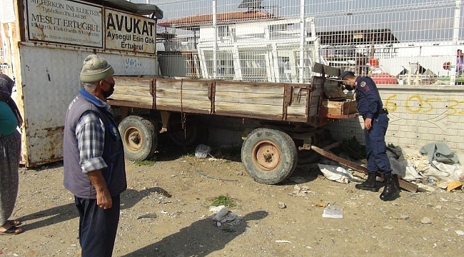 Babasından emanet aldığı traktörün römorkunu hurdacıya sattı