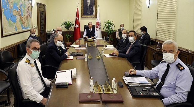 Bakan Akar, komutanlar ve bakan yardımcılarıyla video konferans ile görüştü