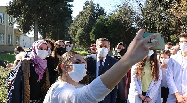 Bakan Selçuk, ziyaretleri sonrasında Sakarya'dan ayrıldı