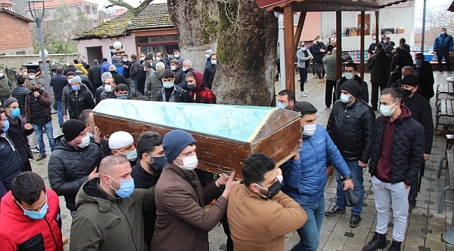 Barakada öldürülen şahıs gözyaşlarıyla toprağa verildi
