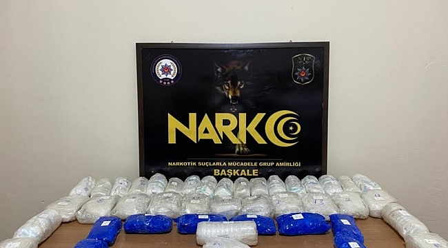 Başkale'de 22 kilo 100 gram metamfetamin ele geçirildi