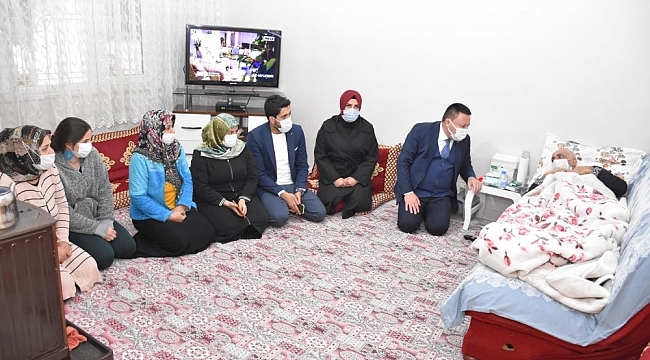 Başkan Beyoğlu'ndan kanser hastasına moral ziyareti