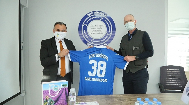 Başkan Cabbar, voleybol takımına desteğinden dolayı Öksüt Madenciliğe teşekkür etti