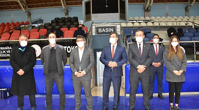 Başkan Çelik muaythai antrenörlerine başarılar diledi