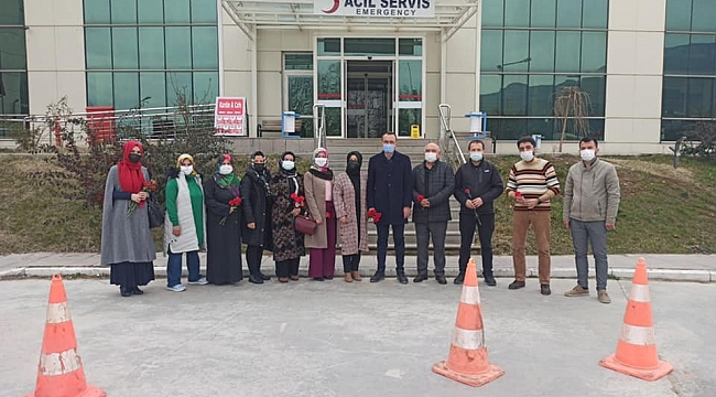Başkan Kulat'tan hastane personeline kutlama