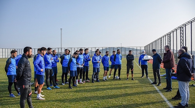 Başkan Özkan'dan küheylânlara baklava jesti