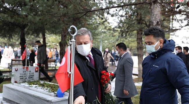 Başkan Palancıoğlu, şehitliği ziyaret etti