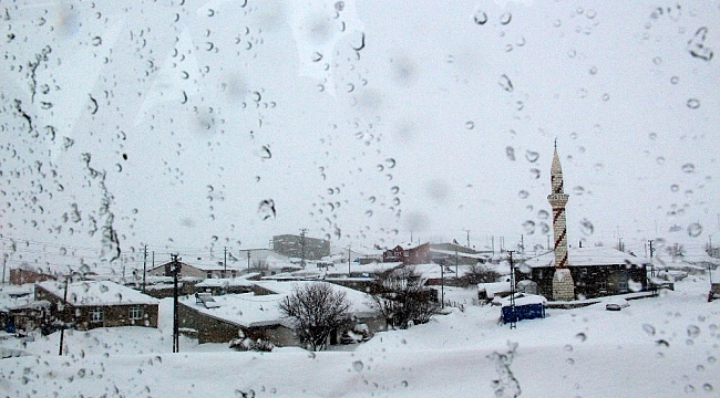 Bayburt'un yüksek kesimlerinde kar ve sis