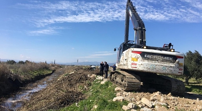 Bekirler'de 5 kilometrelik dere temizlik çalışması yapıldı