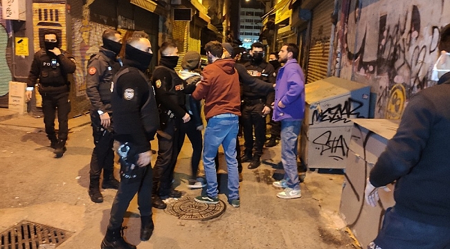 Beyoğlu'nda parti yapılan mekana polis baskını