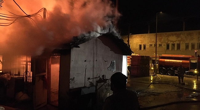 Bıçkı atölyesi alevlere teslim oldu