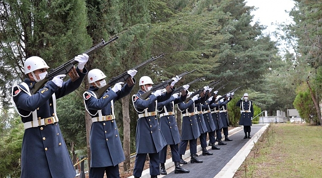 Bilecik'te 18 Mart Şehitleri Anma Günü ve Çanakkale Deniz Zaferi'nin 106'ıncı yıl dönümü töreni