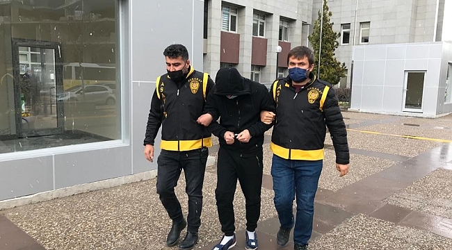 Bilişim dolandırıcısı polisin operasyonuyla yakalandı