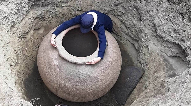Bir insan boyundaki dev küp heyecanlandırdı