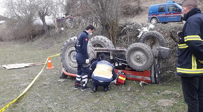 Bolu'da devrilen traktörün altına kalan sürücü öldü