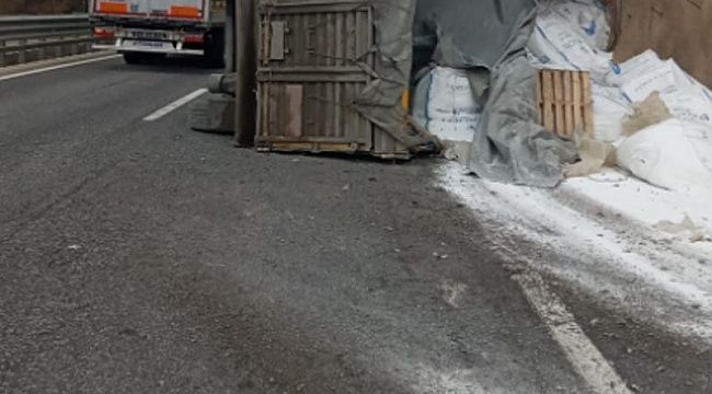Bor yüklü tır yan yattı: 1 yaralı