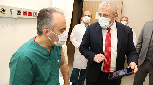 Bursa Büyükşehir Belediye Başkanı Aktaş, Covid 19 aşısı oldu