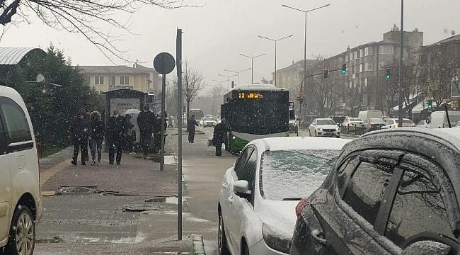 Bursa'ya bahar ortasında kar yağdı