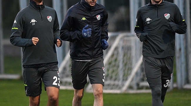 Bursaspor kafilesi Bolu'ya erken gitti - Onur Atasayar kadroda yer aldı