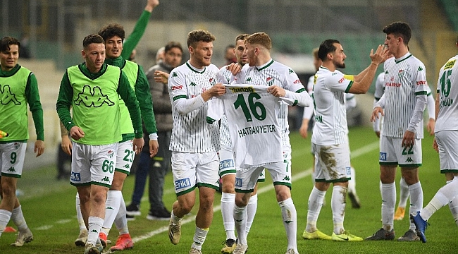 Bursaspor, Play-Off yolunda farkı 9'a indirdi