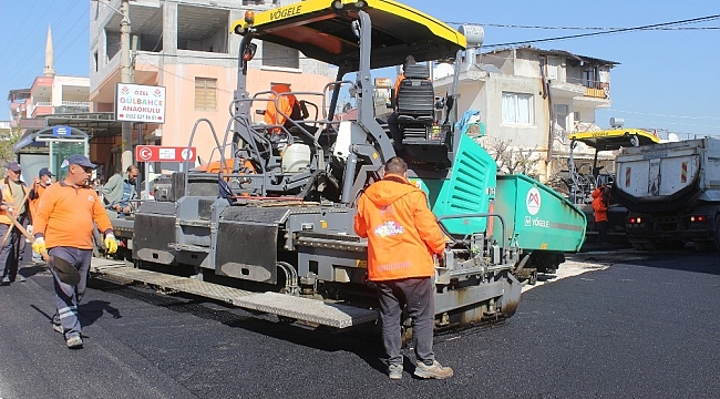Büyükşehir Belediyesi, Mezitli'nin 3 caddesine sıcak asfalt döktü
