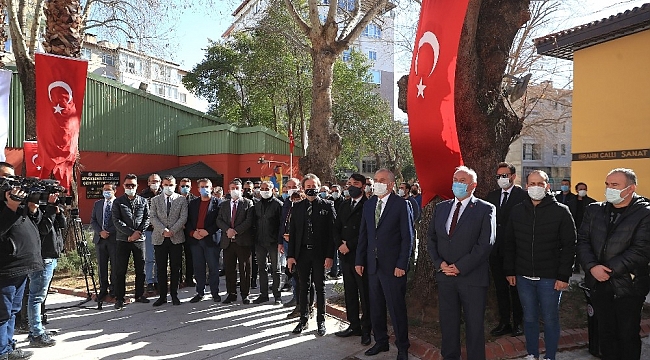 Büyükşehir, usta halk ozanı Özay Gönlüm'ü unutmadı