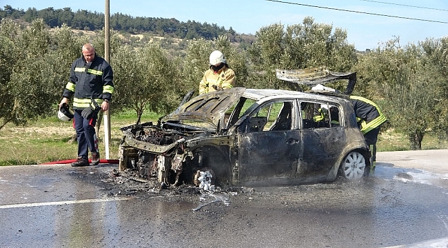 Çanakkale'de alev alev yanan araç küle döndü
