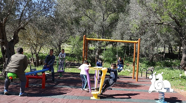 Çocuklar oyun parkına kavuşmanın mutluluğunu yaşadı