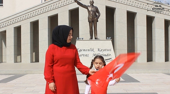 Çocukluğunda hayal ettiği klibi İstiklal Marşı'nın 100. yıl dönümünde çekti