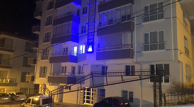 Çöp dökme kavgasında 16 yaşındaki kardeşini 11 yerinden bıçaklayarak öldürdü