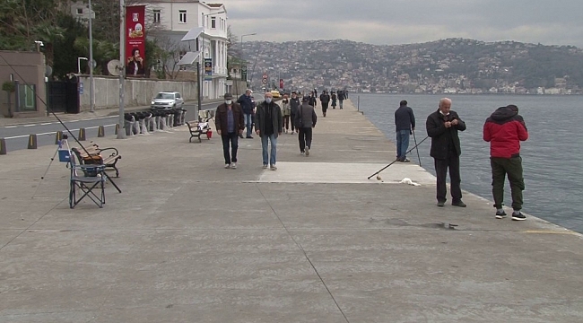 Cumartesi kısıtlaması kalktı, vatandaşlar soluğu sahilde aldı