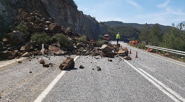 Datça-Marmaris karayolunda heyelan meydana geldi