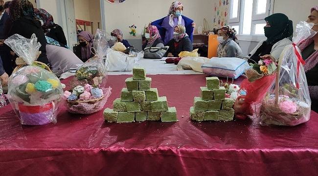 Defne sabunu üreterek aile bütçelerine katkı sunacaklar