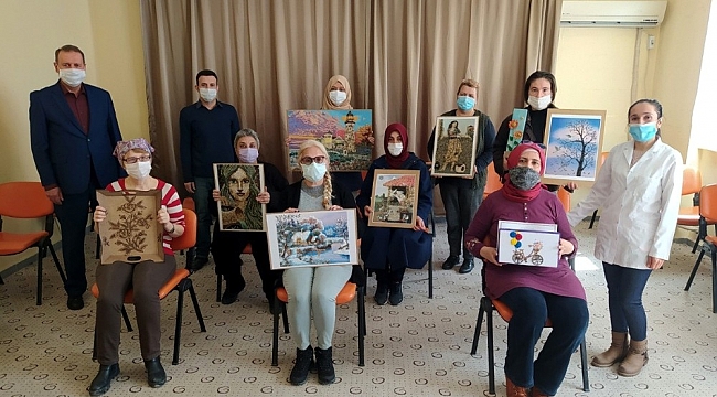 Deniz taşları sanat eserine dönüştü