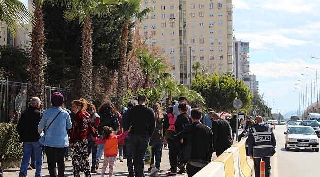 Dev uyuşturucu operasyonu sonrası adliye önünde pandemi ihlaline polis müdahalesi
