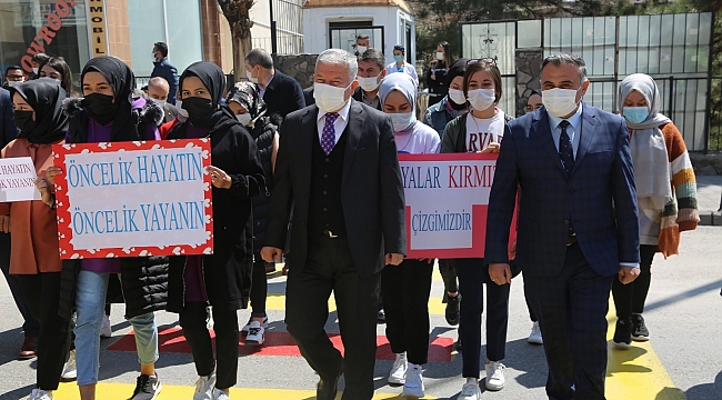 Develi'de "Yayalar Kırmızı Çizgimizdir" etkinliği