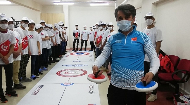 Devlet korumasındaki Afganlı çocukların Floor Curling heyecanı